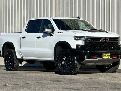 Used 2025 Chevrolet Silverado 1500 ZR2 w/ Technology Package image 2