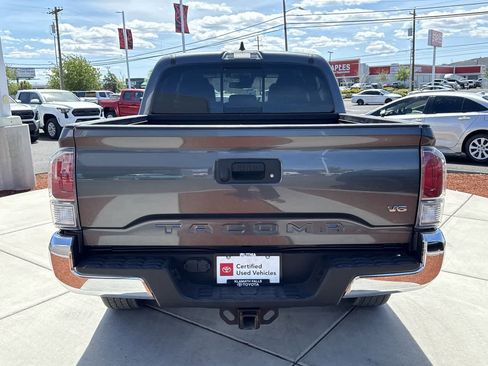 Used 2020 Toyota Tacoma TRD Off-Road AWD/4WD image 4