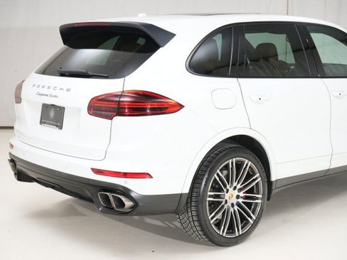 Used 2017 Porsche Cayenne Turbo AWD image 22