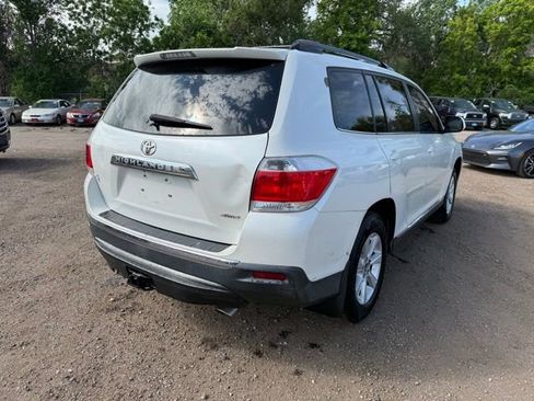 Used 2011 Toyota Highlander SE w/ Tow Pkg AWD/4WD image 6