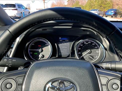 Used 2020 Toyota Camry SE image 27