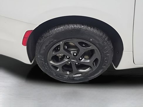 Used 2024 Chrysler Pacifica Limited FWD image 50
