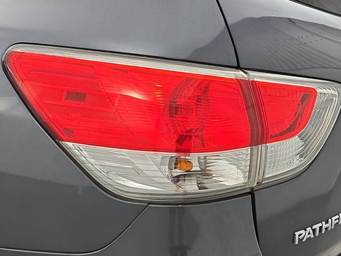 Used 2014 Nissan Pathfinder SV AWD/4WD image 33