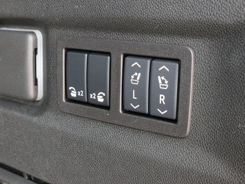 Used 2025 GMC Yukon XL Elevation AWD/4WD image 34