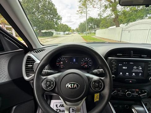 Used 2020 Kia Soul LX FWD image 11