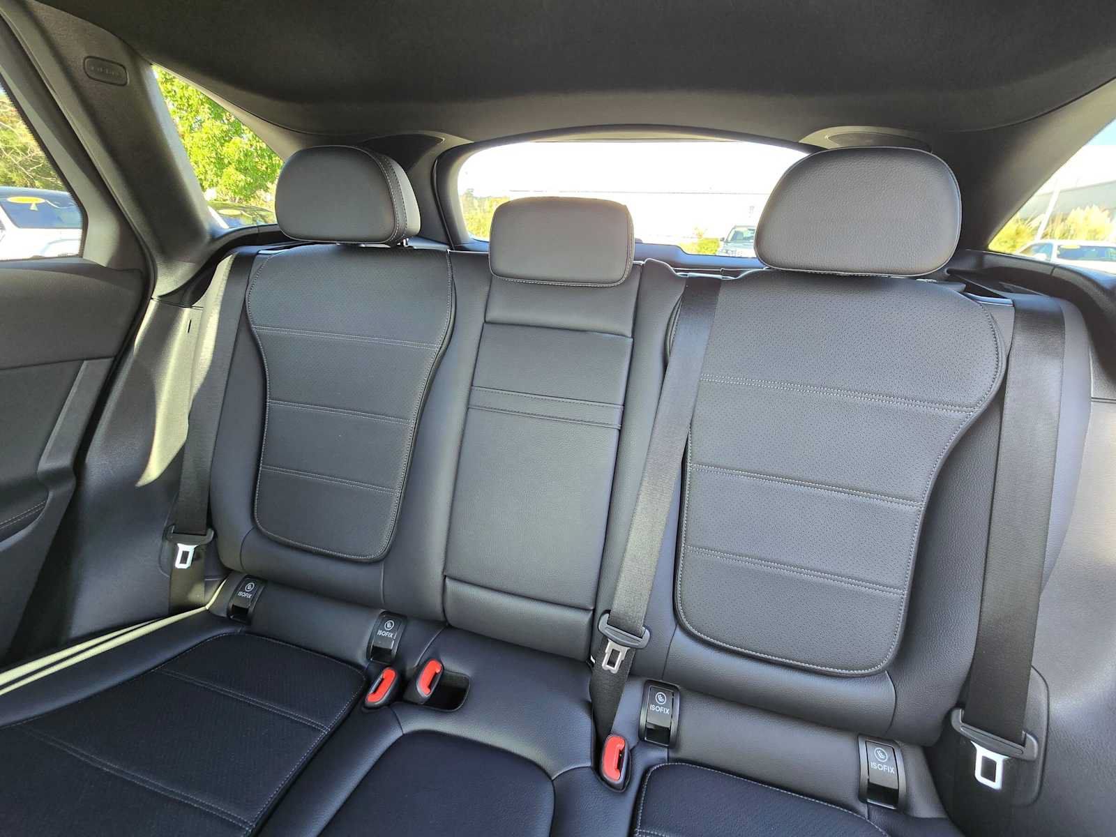 Used 2025 Mercedes-Benz GLC 300 4MATIC image 17
