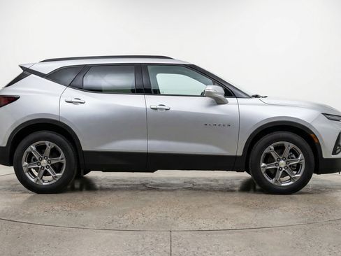 Used 2025 Chevrolet Blazer LT FWD image 11