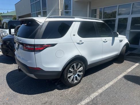 Used 2018 Land Rover Discovery HSE AWD/4WD image 2