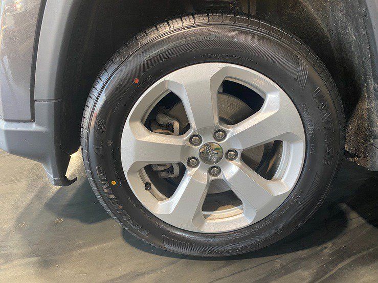 Used 2019 Jeep Compass Latitude w/ Popular Equipment Group AWD/4WD image 10