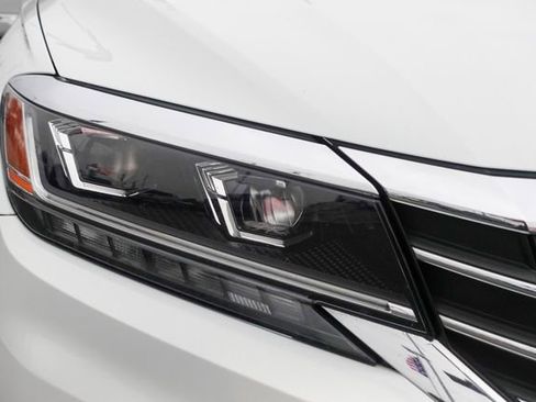 Used 2021 Volkswagen Passat 2.0T SE image 5