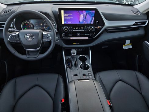 Certified 2026 Toyota Highlander XLE AWD/4WD image 13