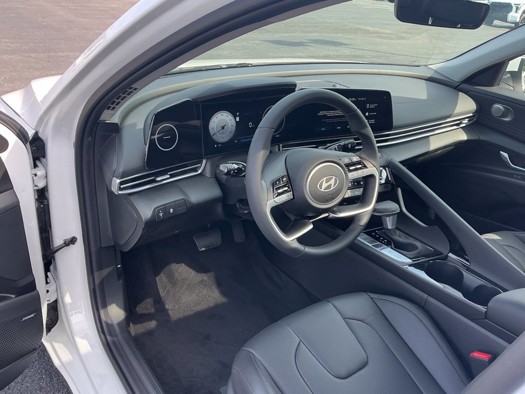 Certified 2026 Hyundai Elantra Limited FWD image 17