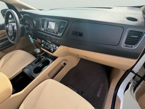 Used 2018 Kia Sedona LX FWD image 20