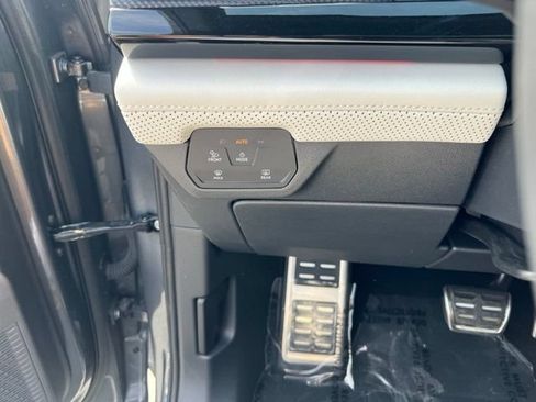 Used 2025 Volkswagen Atlas Cross Sport SEL Premium R-Line AWD/4WD image 16