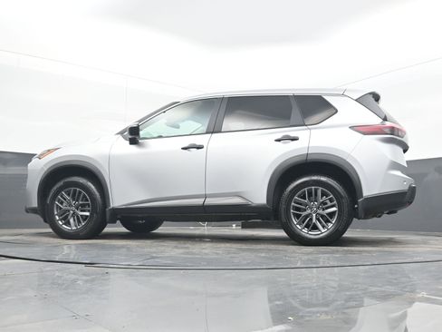 Certified 2025 Nissan Rogue S image 26