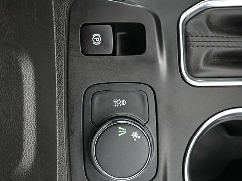 Used 2020 Chevrolet Traverse LT FWD image 20