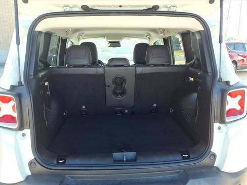 Used 2016 Jeep Renegade Limited FWD image 22