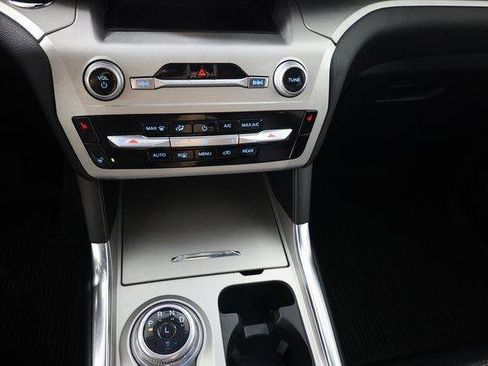 Used 2022 Ford Explorer XLT w/ Equipment Group 202A image 17