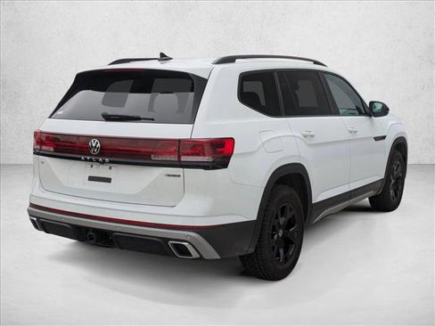 Used 2024 Volkswagen Atlas Peak Edition SE AWD/4WD image 4