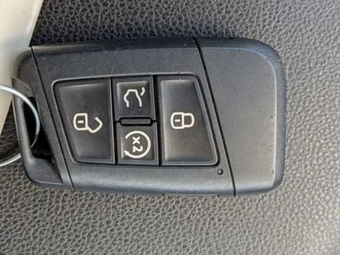 Used 2025 Volkswagen Jetta SE FWD image 29