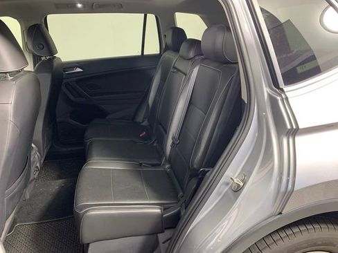 Used 2021 Volkswagen Tiguan SE w/ Panoramic Sunroof Package image 21