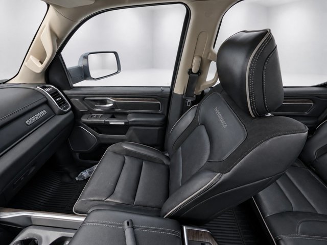Used 2019 RAM 1500 Laramie AWD/4WD image 16