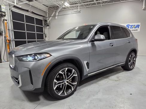 Used 2024 BMW X5 xDrive40i w/ Premium Package AWD/4WD image 3