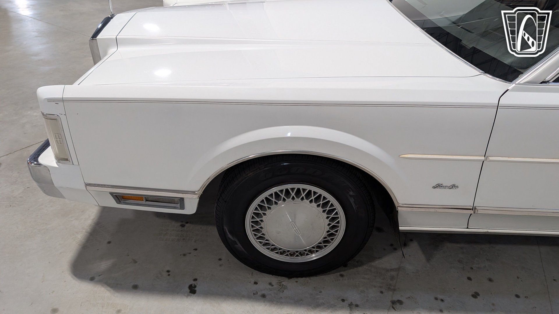 Used 1988 Lincoln Town Car RWD image 23