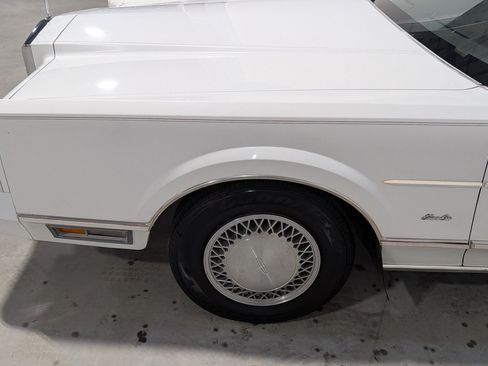 Used 1988 Lincoln Town Car RWD image 23