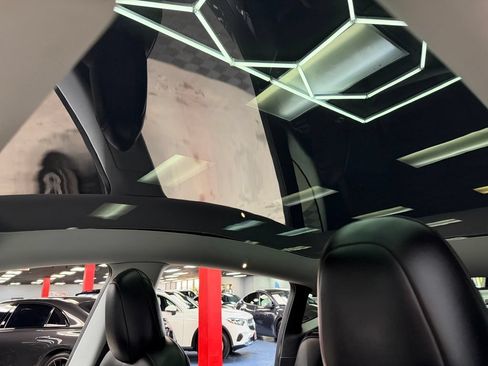 Used 2021 Tesla Model Y Long Range AWD/4WD image 34