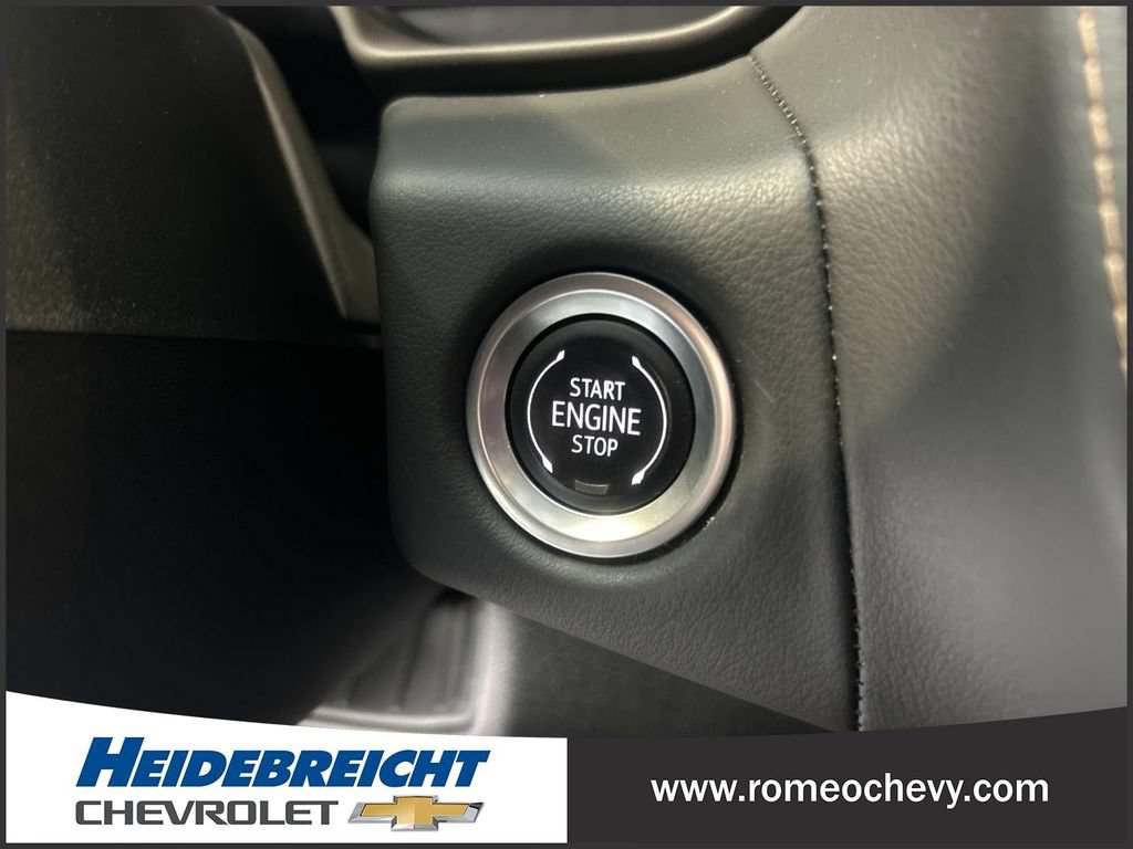Used 2024 GMC Yukon AT4 w/ Technology Package AWD/4WD image 31