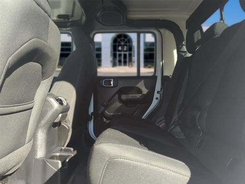 Used 2022 Jeep Gladiator Sport AWD/4WD image 26