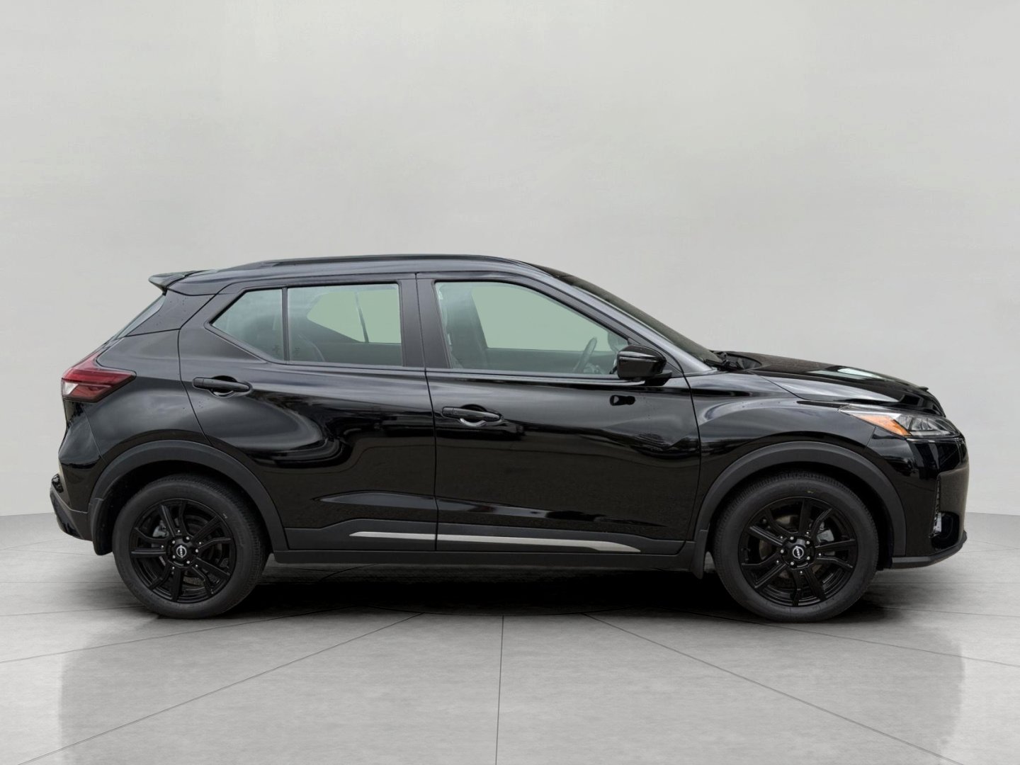 Used 2023 Nissan Kicks SR w/ SR Premium Package FWD image 14