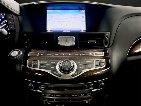 Used 2017 INFINITI Q70 L 3.7 w/ Deluxe Touring Package image 29