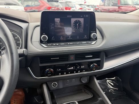 Used 2023 Nissan Rogue SV image 10