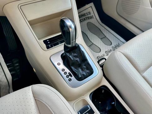 Used 2013 Volkswagen Tiguan SE image 25