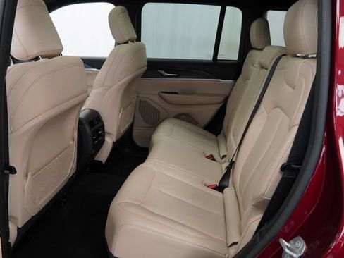 Certified 2025 Jeep Grand Cherokee Limited AWD/4WD image 18