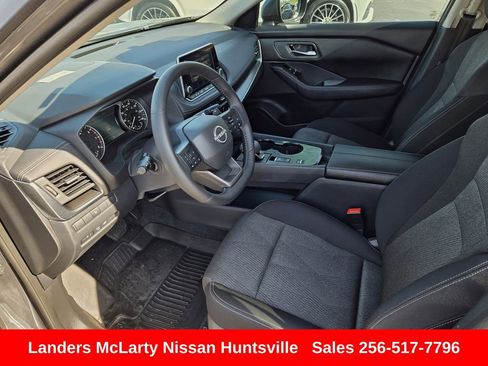 Used 2025 Nissan Rogue SV image 17