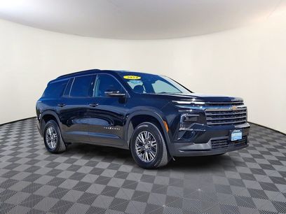 Used 2024 Chevrolet Traverse LT