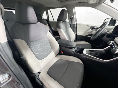 Used 2025 Toyota RAV4 XLE w/ Convenience Package FWD image 30