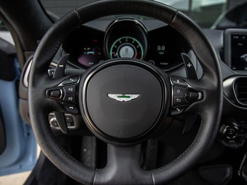 Used 2022 Aston Martin V8 Vantage Coupe RWD image 35