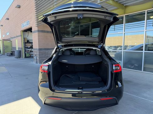 Used 2023 Tesla Model Y Long Range image 40