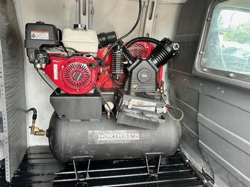 Used 2018 Chevrolet Express 2500 w/ Driver Convenience Package image 12