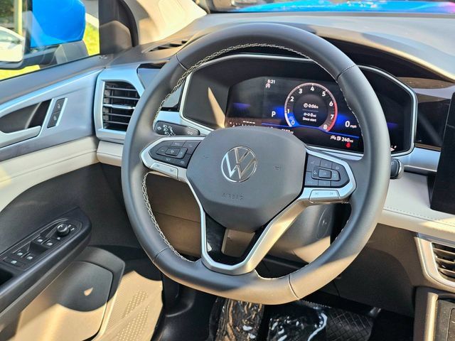 Used 2025 Volkswagen Taos SE FWD image 30