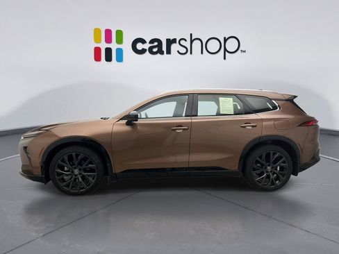 Used 2025 Toyota Crown Signia w/ Advanced Technology Package image 2