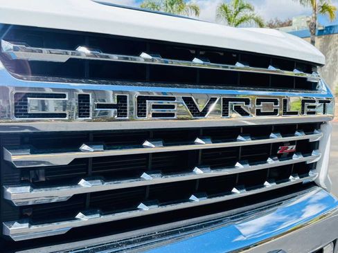 Used 2021 Chevrolet Silverado 2500 LTZ w/ LTZ Convenience Package AWD/4WD image 12