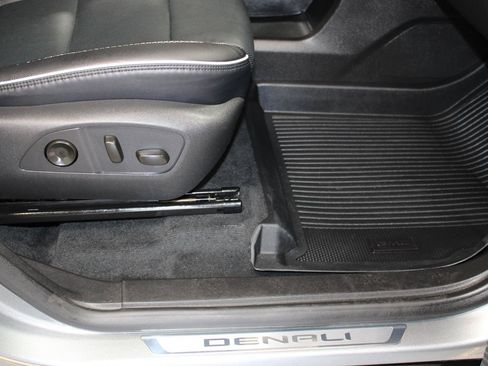 Used 2026 GMC Acadia Denali w/ Super Cruise Package AWD/4WD image 19