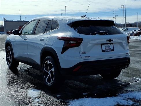 Used 2024 Chevrolet Trax RS w/ Driver Confidence Package image 5