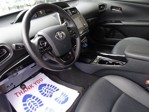 Used 2020 Toyota Prius AWD image 11