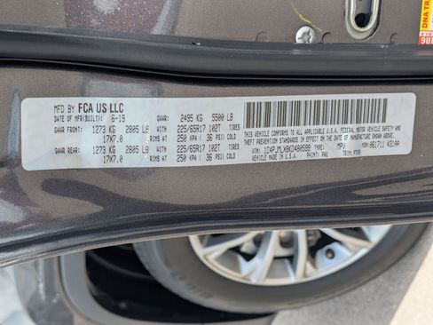 Used 2019 Jeep Cherokee Latitude Plus w/ Comfort/Convenience Group AWD/4WD image 29